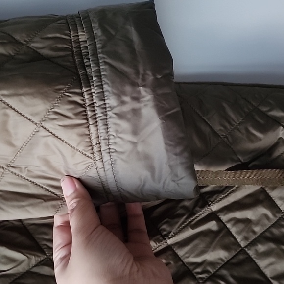 Burberry London Oversized Quilted Rain Jacket - Picture 4 of 16